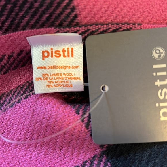 Beautiful scarf in fuchsia and grey. New with tags - Picture 4 of 5